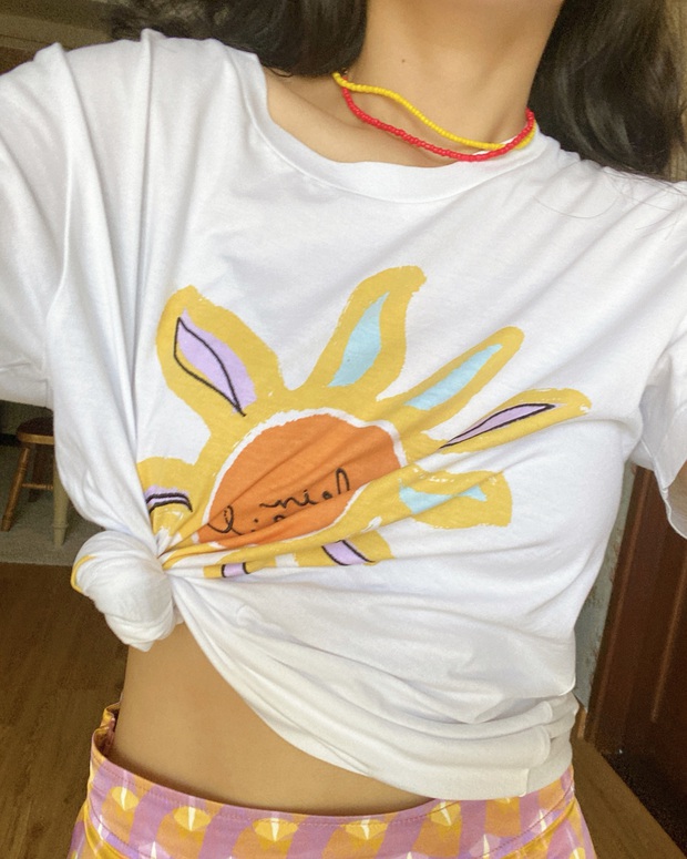 Bản sao Hà Tăng ở nhà cũng có ảnh ootd xinh xỉu, mix đồ nhè nhẹ mà khoe luôn vòng 2 phẳng lì đến là mlem! - Ảnh 2. Bản sao Hà Tăng ở nhà cũng có ảnh ootd xinh xỉu, mix đồ nhè nhẹ mà khoe luôn vòng 2 phẳng lì đến là mlem! - Ảnh 2.