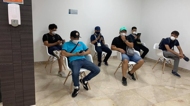 Phóng viên Việt Nam sang UAE tác nghiệp giữa mùa dịch Covid-19: Hành trình cam go và ngày 21/6 đặc biệt - Ảnh 11. Phóng viên Việt Nam sang UAE tác nghiệp giữa mùa dịch Covid-19: Hành trình cam go và ngày 21/6 đặc biệt - Ảnh 11.