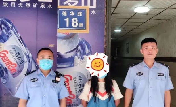 Trôi lênh đênh trên biển suốt 1 đêm, cô gái không biết bơi vẫn sống sót thần kỳ, cõi mạng nháo nhào vì nguyên nhân quá mức khó tin - Ảnh 1.