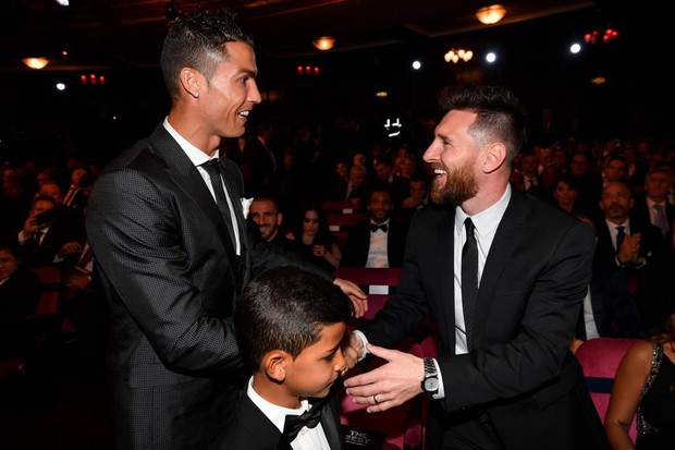 Odd story about footballer's children: Messi's son is a big fan of Ronaldo, Ronaldo's son is in love with Messi - Photo 2.