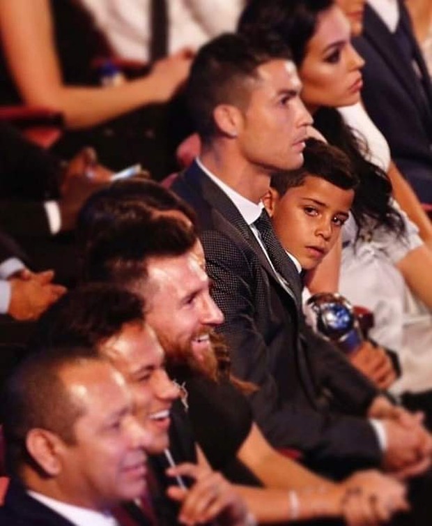 Odd story about footballer's children: Messi's son is a big fan of Ronaldo, Ronaldo's son is in love with Messi - Photo 3.