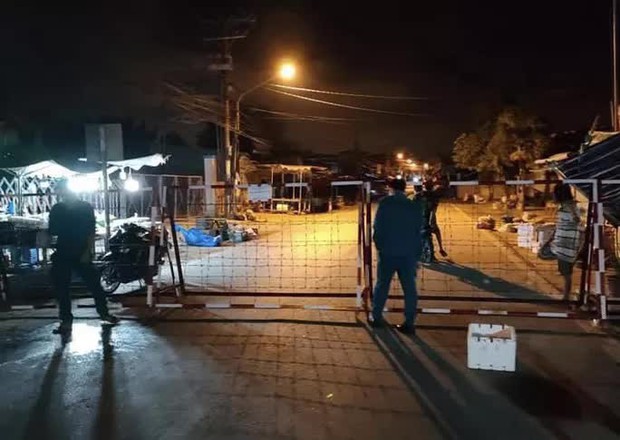Đồng Nai phong toả 300 hộ, 1500 người liên quan ca dương tính ở TP.HCM - Ảnh 1. Đồng Nai phong toả 300 hộ, 1500 người liên quan ca dương tính ở TP.HCM - Ảnh 1.