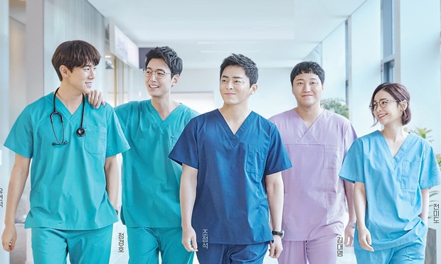 14 phim Hàn được netizen quốc tế chấm điểm cao ngất: Hospital Playlist đứng top 2, số 1 khiến ai cũng ngỡ ngàng - Ảnh 4. 14 phim Hàn được netizen quốc tế chấm điểm cao ngất: Hospital Playlist đứng top 2, số 1 khiến ai cũng ngỡ ngàng - Ảnh 4.