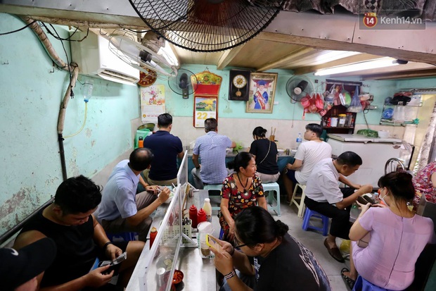 Hôm nay, ngày toàn dân Hà Nội đi ăn phở - Ảnh 7. Hôm nay, ngày toàn dân Hà Nội đi ăn phở - Ảnh 7.
