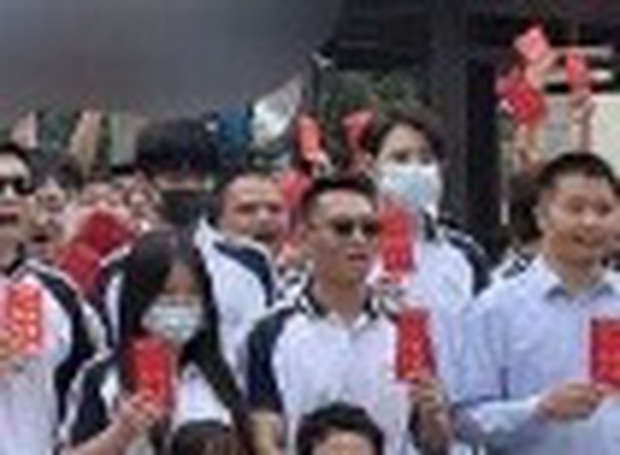 Thượng Ẩn remake chính thức khai máy: Xuất hiện hai nhóc tì gây chú ý, đôi nam chính lấp ló không dám lộ mặt? - Ảnh 3. Thượng Ẩn remake chính thức khai máy: Xuất hiện hai nhóc tì gây chú ý, đôi nam chính lấp ló không dám lộ mặt? - Ảnh 3.