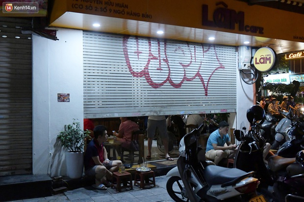 Hà Nội: Nhiều quán nhốt khách cố bán tiếp sau quy định đóng cửa trước 21h - Ảnh 4.