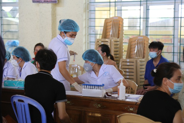 Lào Cai phong tỏa thêm nhiều địa điểm liên quan đến 2 ca dương tính SARS-CoV-2 mới - Ảnh 1. Lào Cai phong tỏa thêm nhiều địa điểm liên quan đến 2 ca dương tính SARS-CoV-2 mới - Ảnh 1.