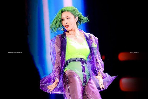 Gọi Hwasa là tắc kè hoa của Kpop: Sexy hết cỡ mặc kệ gây tranh cãi, thử nghiệm hàng loạt style và style nào cũng cân được - Ảnh 1. Gọi Hwasa là tắc kè hoa của Kpop: Sexy hết cỡ mặc kệ gây tranh cãi, thử nghiệm hàng loạt style và style nào cũng cân được - Ảnh 1.