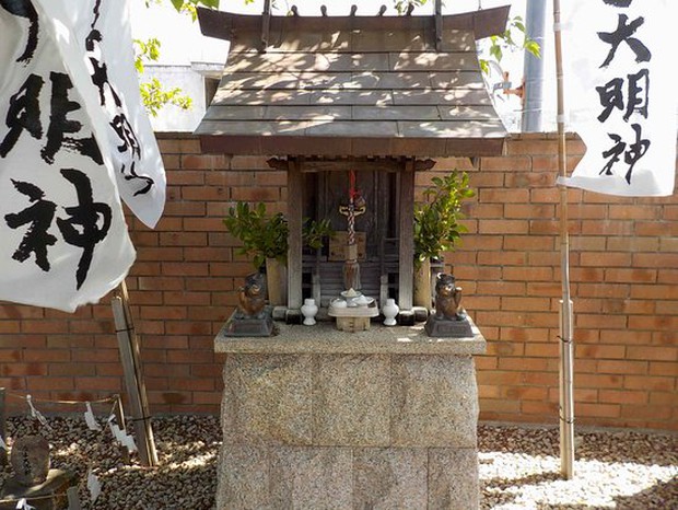 tama-shrine-she-is-a-16244254248391421270382.jpg