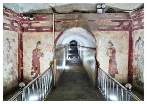 Khai quật lăng mộ công chúa đẹp nhất thời Đường, tất cả đứng hình khi thấy bộ xương khô của đàn ông đã ngồi trong đó cả ngàn năm - Ảnh 4.