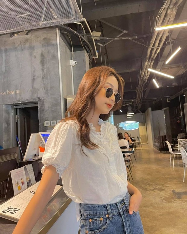 Jisoo xinh xắn với áo blouse 1 triệu, có nhiều mẫu na ná giá chỉ vài trăm bạn dư sức “múc” - Ảnh 8.