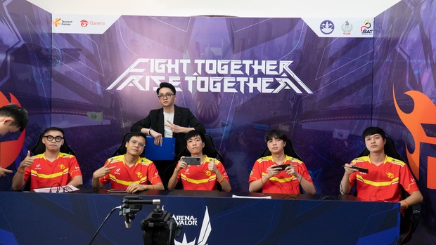 Lượt về AWC 2021: Saigon Phantom và V Gaming sáng cửa vào playoffs, chờ bản lĩnh nhà vô địch của Team Flash? - Ảnh 2.