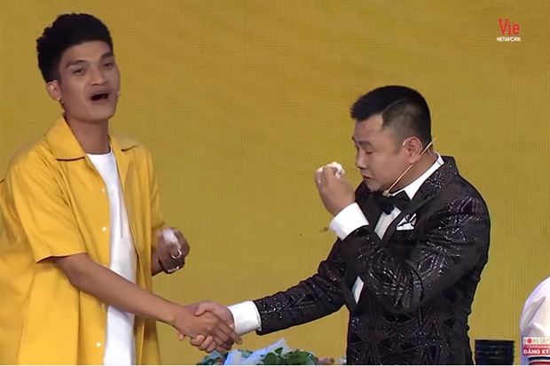 Mạc Văn Khoa từng bị bố mắng vì tưởng giấu tiền: Bán bún đậu làm sao mua nhà 50 tỷ được? - Ảnh 2. Mạc Văn Khoa từng bị bố mắng vì tưởng giấu tiền: Bán bún đậu làm sao mua nhà 50 tỷ được? - Ảnh 2.