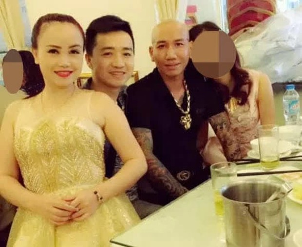 Chồng cũ của diễn viên Hoàng Yến bị đào lại loạt ảnh giao lưu với giang hồ mạng Phú Lê, vợ chồng Đường Nhuệ - Ảnh 3. Chồng cũ của diễn viên Hoàng Yến bị đào lại loạt ảnh giao lưu với giang hồ mạng Phú Lê, vợ chồng Đường Nhuệ - Ảnh 3.