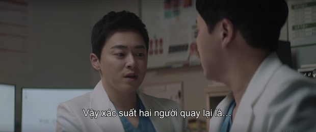 Thuyền Song Hwa - Ik Jun toang mạnh ở Hospital Playlist 2 tập 2: Vừa từ chối xong là có ngay kèo mới, bệnh viện Yulje rơi vào sóng gió - Ảnh 17.