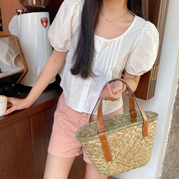 Jisoo xinh xắn với áo blouse 1 triệu, có nhiều mẫu na ná giá chỉ vài trăm bạn dư sức “múc” - Ảnh 14.