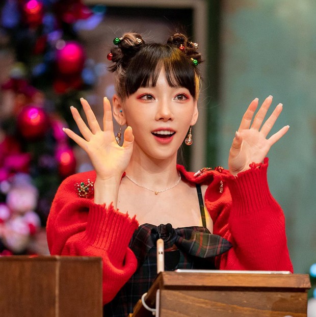 Taeyeon (SNSD) ngồi cạnh nhóm nữ hồi sinh sau 10 năm: Rồi ai mới là tiền bối? - Ảnh 4.