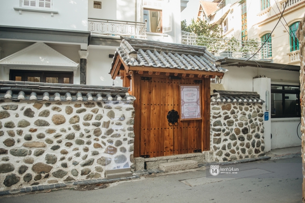 Cận cảnh Cafe hẻm Hàn Quốc đang hot ở Hà Nội: Không đẹp như hình, giới trẻ check-in bát nháo làm Công an phải chấn chỉnh liên tục - Ảnh 2.