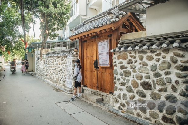 Cận cảnh Cafe hẻm Hàn Quốc đang hot ở Hà Nội: Không đẹp như hình, giới trẻ check-in bát nháo làm Công an phải chấn chỉnh liên tục - Ảnh 18.