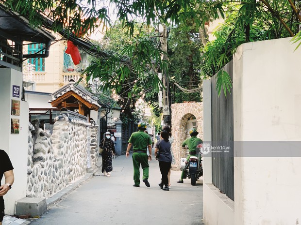 Cận cảnh Cafe hẻm Hàn Quốc đang hot ở Hà Nội: Không đẹp như hình, giới trẻ check-in bát nháo làm Công an phải chấn chỉnh liên tục - Ảnh 10.