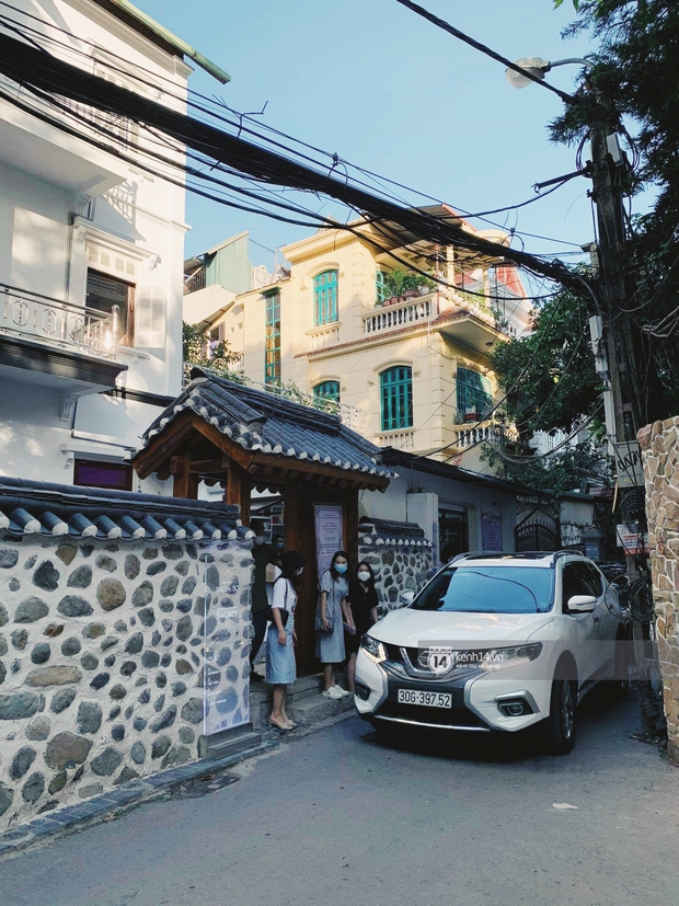Cận cảnh Cafe hẻm Hàn Quốc đang hot ở Hà Nội: Không đẹp như hình, giới trẻ check-in bát nháo làm Công an phải chấn chỉnh liên tục - Ảnh 4.
