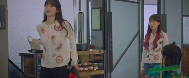 Penthouse đã tung hint thân phận của Seok Kyung từ đầu mùa 1, do khán giả không để ý đấy thôi! - Ảnh 4.