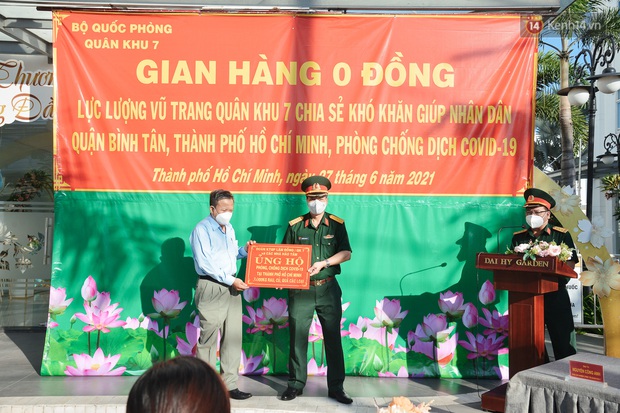Gạo ngon nhất thế giới tại Gian hàng 0 đồng dành tặng người khó khăn vì dịch Covid-19 ở TP.HCM - Ảnh 1.