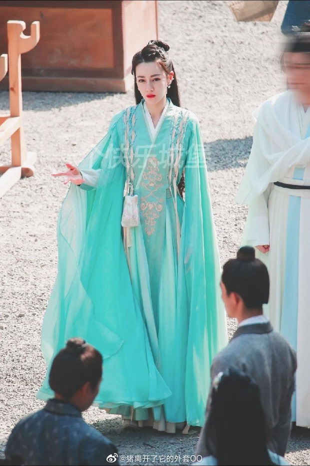 Địch Lệ Nhiệt Ba máu me bê bết, diễn cảnh bị kéo lê trên đất nhìn đã thấy thương trong Ngự Giao Ký - Ảnh 10. Địch Lệ Nhiệt Ba máu me bê bết, diễn cảnh bị kéo lê trên đất nhìn đã thấy thương trong Ngự Giao Ký - Ảnh 10.
