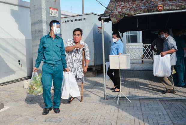 Gạo ngon nhất thế giới tại Gian hàng 0 đồng dành tặng người khó khăn vì dịch Covid-19 ở TP.HCM - Ảnh 6.
