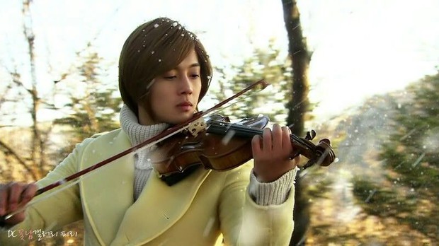 Bóc trần Kim Hyun Joong: Nam thần Vườn Sao Băng đè bẹp Lee Min Ho, tuột dốc sau 1 đêm vì bê bối đánh bạn gái gãy xương sườn - Ảnh 8.