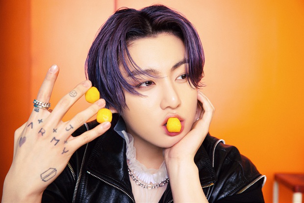 Bộ ảnh đầu tiên của BTS cho màn comeback mới: Style bốt lông không hiểu nổi, 1 thành viên visual lột xác gây sốc - Ảnh 3. Bộ ảnh đầu tiên của BTS cho màn comeback mới: Style bốt lông không hiểu nổi, 1 thành viên visual lột xác gây sốc - Ảnh 3.