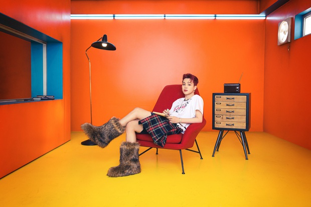 Bộ ảnh đầu tiên của BTS cho màn comeback mới: Style bốt lông không hiểu nổi, 1 thành viên visual lột xác gây sốc - Ảnh 9. Bộ ảnh đầu tiên của BTS cho màn comeback mới: Style bốt lông không hiểu nổi, 1 thành viên visual lột xác gây sốc - Ảnh 9.