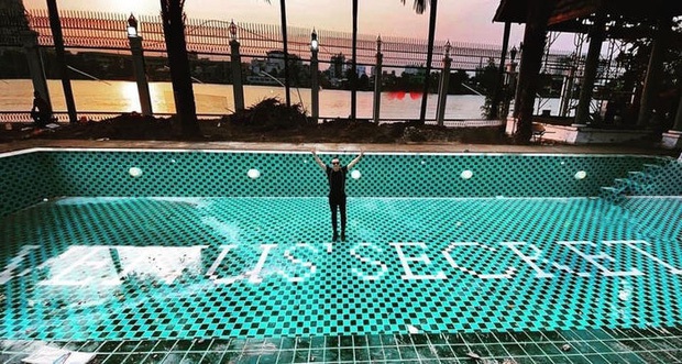 Hồ bơi Vũ Khắc Tiệp hoá sàn diễn nội y, Ngọc Trinh so kè body một chín một mười bên MC đọc 3000 chữ không cần kịch bản - Ảnh 12. Hồ bơi Vũ Khắc Tiệp hoá sàn diễn nội y, Ngọc Trinh so kè body một chín một mười bên MC đọc 3000 chữ không cần kịch bản - Ảnh 12.
