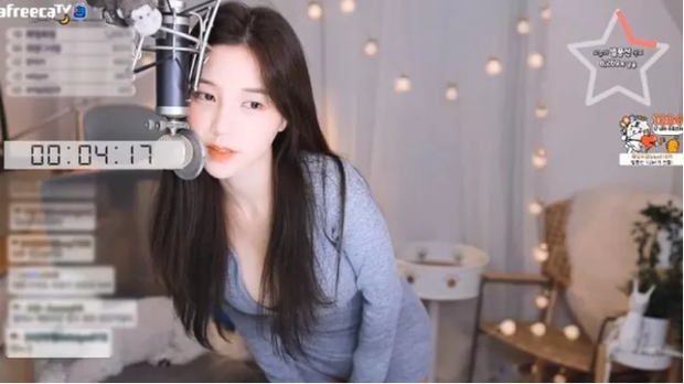 Bị đề nghị cởi cúc áo lấy tiền donate, nữ streamer xinh đẹp có hành động đầy bất ngờ khiến fan hưởng ứng nhiệt liệt - Ảnh 3. Bị đề nghị cởi cúc áo lấy tiền donate, nữ streamer xinh đẹp có hành động đầy bất ngờ khiến fan hưởng ứng nhiệt liệt - Ảnh 3.
