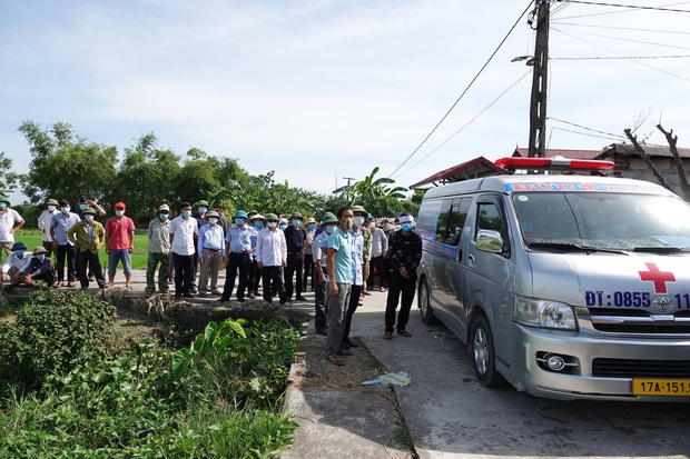 Vụ thảm án rúng động Thái Bình: Kẻ sát nhân vui vẻ, bắt tay hàng xóm trên đường đi đầu thú - Ảnh 1. Vụ thảm án rúng động Thái Bình: Kẻ sát nhân vui vẻ, bắt tay hàng xóm trên đường đi đầu thú - Ảnh 1.