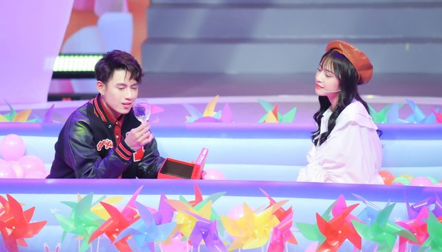 Á khôi Hà Nội trần tình về nghi án nói dối: Show kia chỉ diễn, mình và thầy giáo đó không quen biết nhau - Ảnh 4. Á khôi Hà Nội trần tình về nghi án nói dối: Show kia chỉ diễn, mình và thầy giáo đó không quen biết nhau - Ảnh 4.