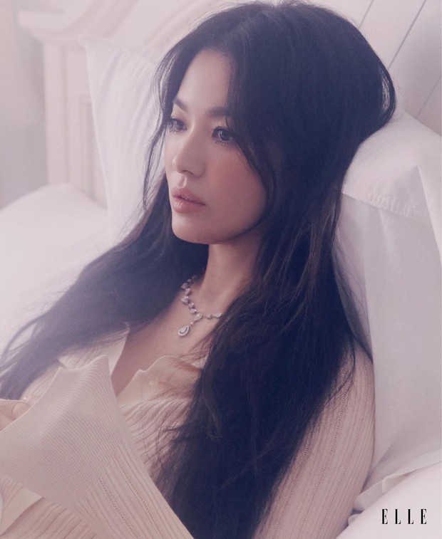 Vạn vật đổi thay riêng nhan sắc Song Hye Kyo là bất biến, nhìn ảnh tạp chí mới mà dân tình gào rú: Đẹp, đẹp, đẹp quá đáng! - Ảnh 3. Vạn vật đổi thay riêng nhan sắc Song Hye Kyo là bất biến, nhìn ảnh tạp chí mới mà dân tình gào rú: Đẹp, đẹp, đẹp quá đáng! - Ảnh 3.