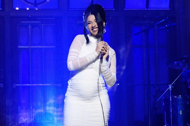 Tuyên bố mang thai mạnh bạo kiểu Cardi B: 2 lần vác bụng to hết đung đưa lại đến nhảy tưng tưng ở lễ trao giải, nhìn có thót tim không? - Ảnh 3. Tuyên bố mang thai mạnh bạo kiểu Cardi B: 2 lần vác bụng to hết đung đưa lại đến nhảy tưng tưng ở lễ trao giải, nhìn có thót tim không? - Ảnh 3.