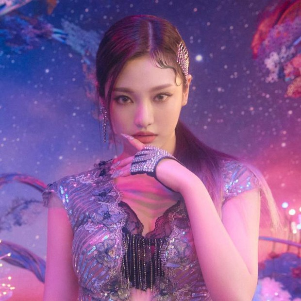 Giật mình xem ảnh NingNing (aespa) và Jennie (BLACKPINK) như chị em sinh đôi, soi xuống ảnh gốc mà xỉu up xỉu down - Ảnh 4.