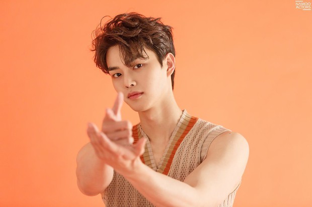 Song Kang - trai hư ngủ dạo Nevertheless: Mỹ nam dư sắc thiếu tài, khoái chí vì được khen giống Song Joong Ki - Ảnh 2.