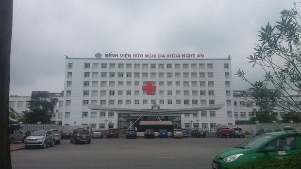 Người đàn ông đưa vợ vào sinh có kết quả dương tính SARS-CoV-2, khoa sản bệnh viện lớn nhất Bắc Trung Bộ bị phong tỏa - Ảnh 1.