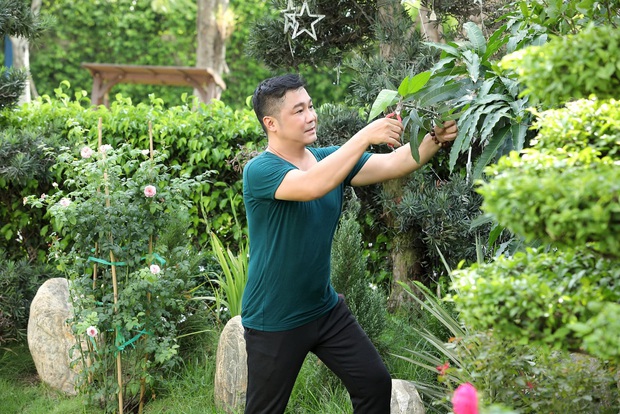 Người theo đuổi đếm không xuể vẫn chưa chịu cưới vợ, cuộc sống của Lý Hùng ở tuổi 52 hiện ra sao? - Ảnh 9. Người theo đuổi đếm không xuể vẫn chưa chịu cưới vợ, cuộc sống của Lý Hùng ở tuổi 52 hiện ra sao? - Ảnh 9.
