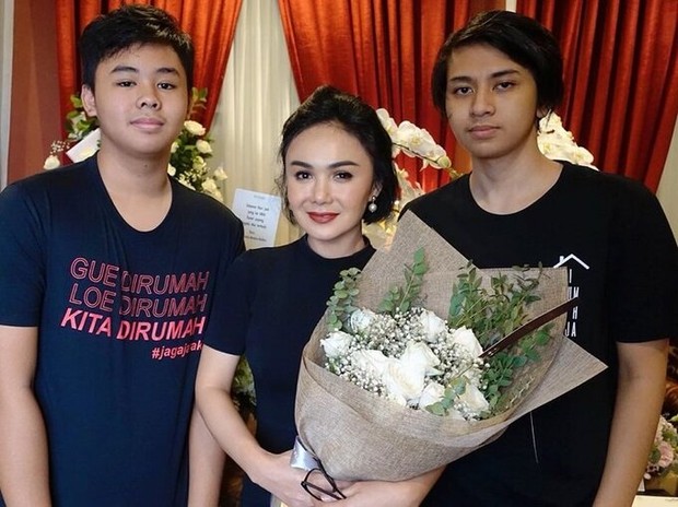 Sốc: Nữ ca sĩ thản nhiên kể chuyện rủ 2 con trai xem phim sex, còn hỏi 1 câu khiến 2 cậu thanh niên ngại đỏ mặt - Ảnh 3. Sốc: Nữ ca sĩ thản nhiên kể chuyện rủ 2 con trai xem phim sex, còn hỏi 1 câu khiến 2 cậu thanh niên ngại đỏ mặt - Ảnh 3.