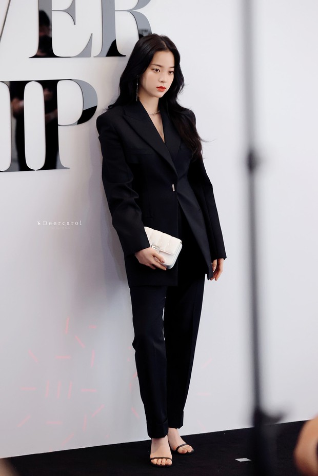 Điếng người trước 1 sự kiện của Cbiz: Toàn ngự tỷ diện menswear đẹp lịm tim, nhìn mà học hỏi cách diện suit nhé các nàng! - Ảnh 12. Điếng người trước 1 sự kiện của Cbiz: Toàn ngự tỷ diện menswear đẹp lịm tim, nhìn mà học hỏi cách diện suit nhé các nàng! - Ảnh 12.