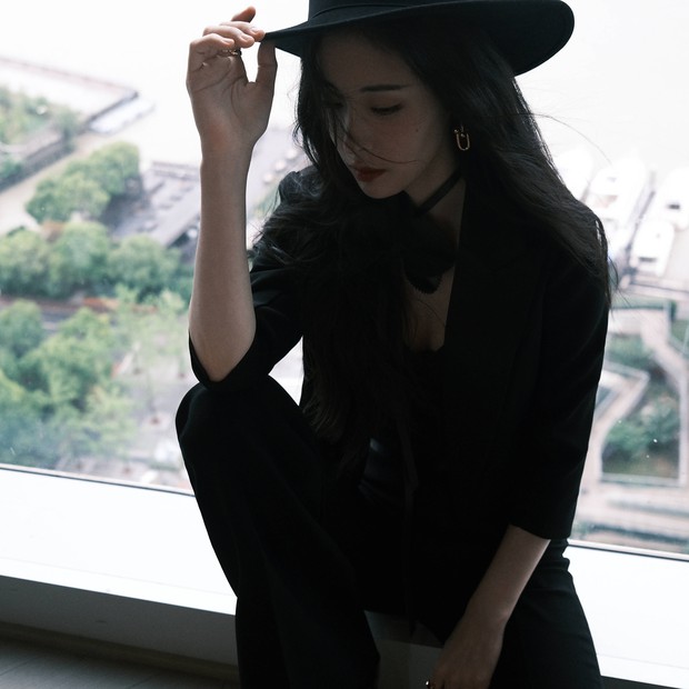 Điếng người trước 1 sự kiện của Cbiz: Toàn ngự tỷ diện menswear đẹp lịm tim, nhìn mà học hỏi cách diện suit nhé các nàng! - Ảnh 18. Điếng người trước 1 sự kiện của Cbiz: Toàn ngự tỷ diện menswear đẹp lịm tim, nhìn mà học hỏi cách diện suit nhé các nàng! - Ảnh 18.