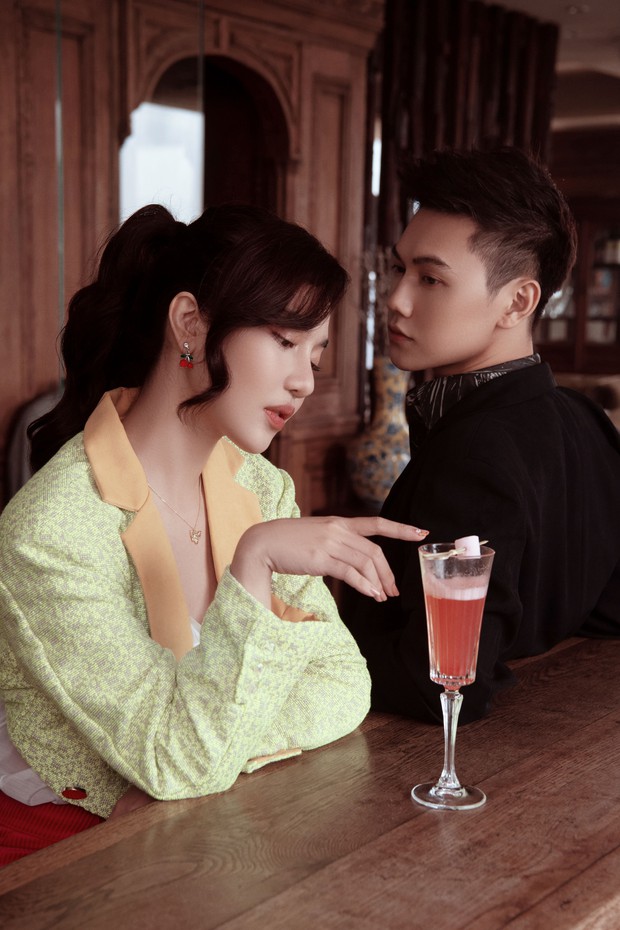 Sài Gòn Hôm Nay Mưa: Sáng tác đầu tay của Hoàng Duyên có vượt qua cái bóng Sài Gòn Đau Lòng Quá? - Ảnh 11. Sài Gòn Hôm Nay Mưa: Sáng tác đầu tay của Hoàng Duyên có vượt qua cái bóng Sài Gòn Đau Lòng Quá? - Ảnh 11.