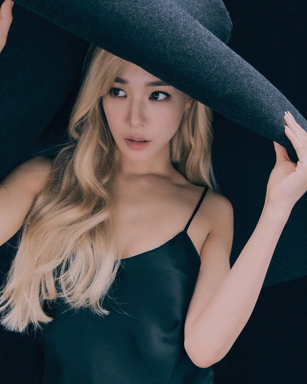 Tiffany (SNSD) sang chảnh bức người, bốc lửa như này thì chuẩn tiểu thư tài phiệt sánh vai với Song Joong Ki rồi! - Ảnh 5. Tiffany (SNSD) sang chảnh bức người, bốc lửa như này thì chuẩn tiểu thư tài phiệt sánh vai với Song Joong Ki rồi! - Ảnh 5.