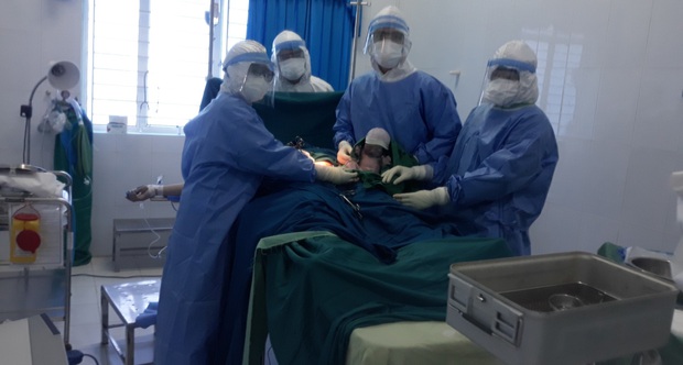 Mổ lấy thai thành công cho sản phụ mắc COVID-19 ở Quảng Ngãi - Ảnh 1.