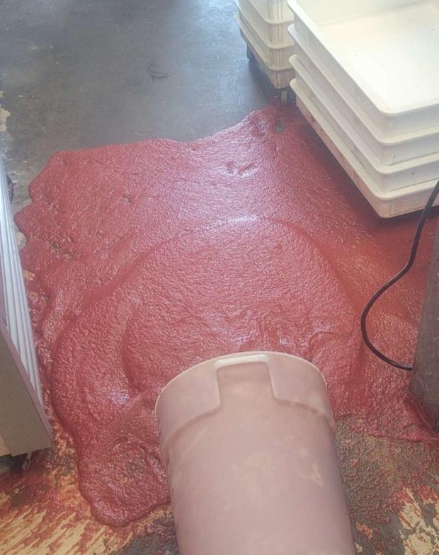 Những cảnh tượng quen thuộc trong bếp của các nhà hàng có thể sẽ khiến thực khách phải sửng sốt, nghề nấu nướng quả là vất vả! - Ảnh 8.