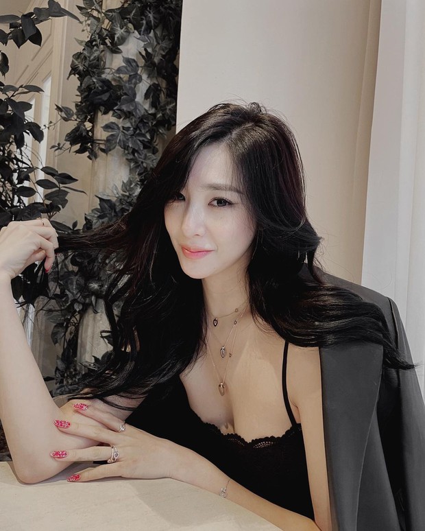 Tiffany (SNSD) sang chảnh bức người, bốc lửa như này thì chuẩn tiểu thư tài phiệt sánh vai với Song Joong Ki rồi! - Ảnh 12. Tiffany (SNSD) sang chảnh bức người, bốc lửa như này thì chuẩn tiểu thư tài phiệt sánh vai với Song Joong Ki rồi! - Ảnh 12.